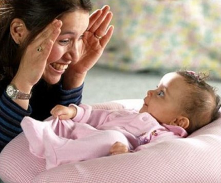 علت علاقه کودکان به بازی دالی‌موشه چیست؟ (بررسی فواید روانی و رفتاری)